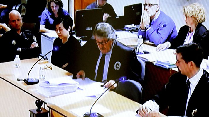 Telediario 1 - Comienza el juicio con los padres de Asunta en el banquillo de los acusados