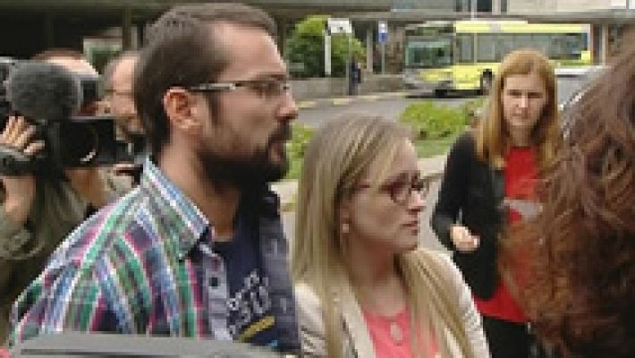 Telediario 1 - Los padres de una niña con una enfermedad degenerativa e irreversible reclaman una "muerte digna"