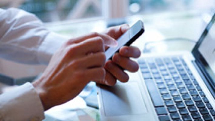 Telediario 1 - La principal puerta de entrada del malware para teléfonos es la descarga de aplicaciones