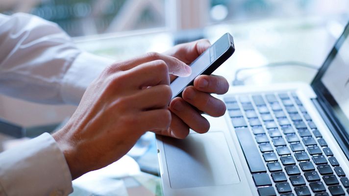 Telediario 1 - La principal puerta de entrada del malware para teléfonos es la descarga de aplicaciones