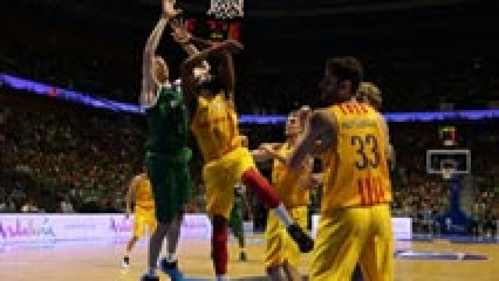 Baloncesto en RTVE: Conexión Arroyo-Lawal en la mejor jugada de la final de la Supercopa | RTVE Play