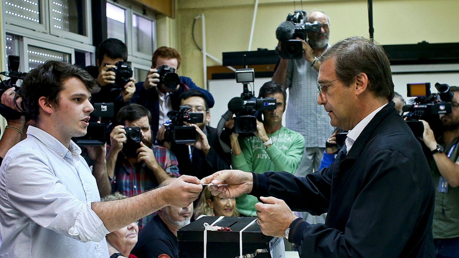 Casi diez millones de portugueses, llamados a votar para elegir nuevo gobierno - Informativo 24h | Ver