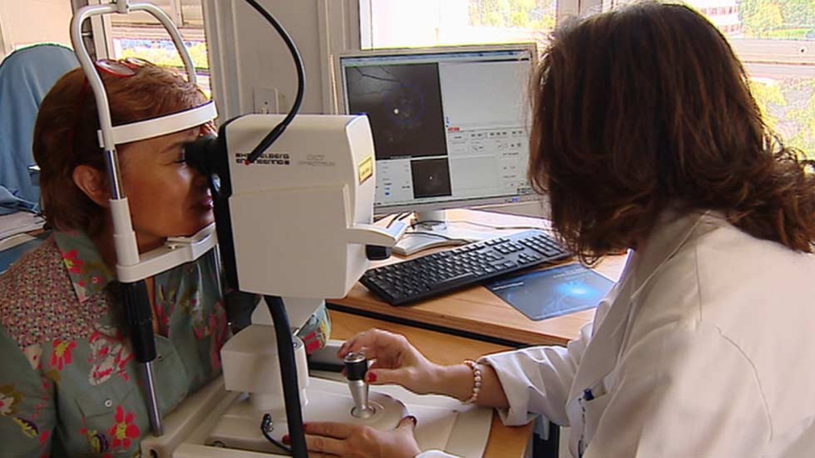 Control y tratamiento personalizado para cada paciente de esclerosis con un examen ocular