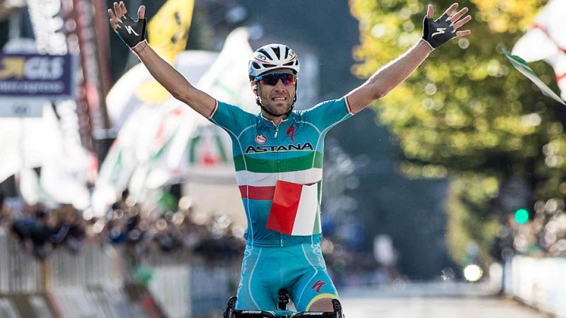 El italiano Vincenzo Nibali se ha impuesto en Lombardia, que ha conquistado en solitario por delante de Dani Moreno, que fue segundo.