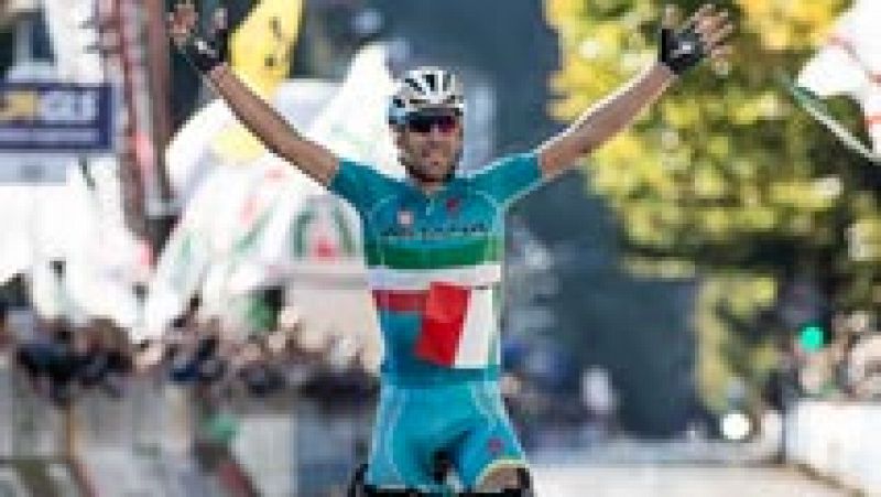 El italiano Vincenzo Nibali se ha impuesto en Lombardia, que ha conquistado en solitario por delante de Dani Moreno, que fue segundo.