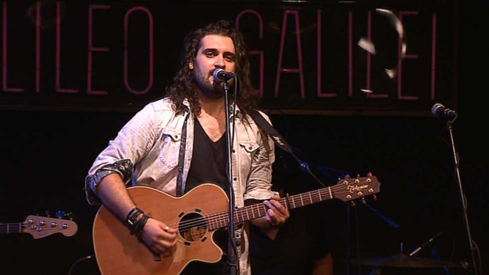 Fran Fernández presenta 'Lo que llevamos dentro', un nuevo disco-libro