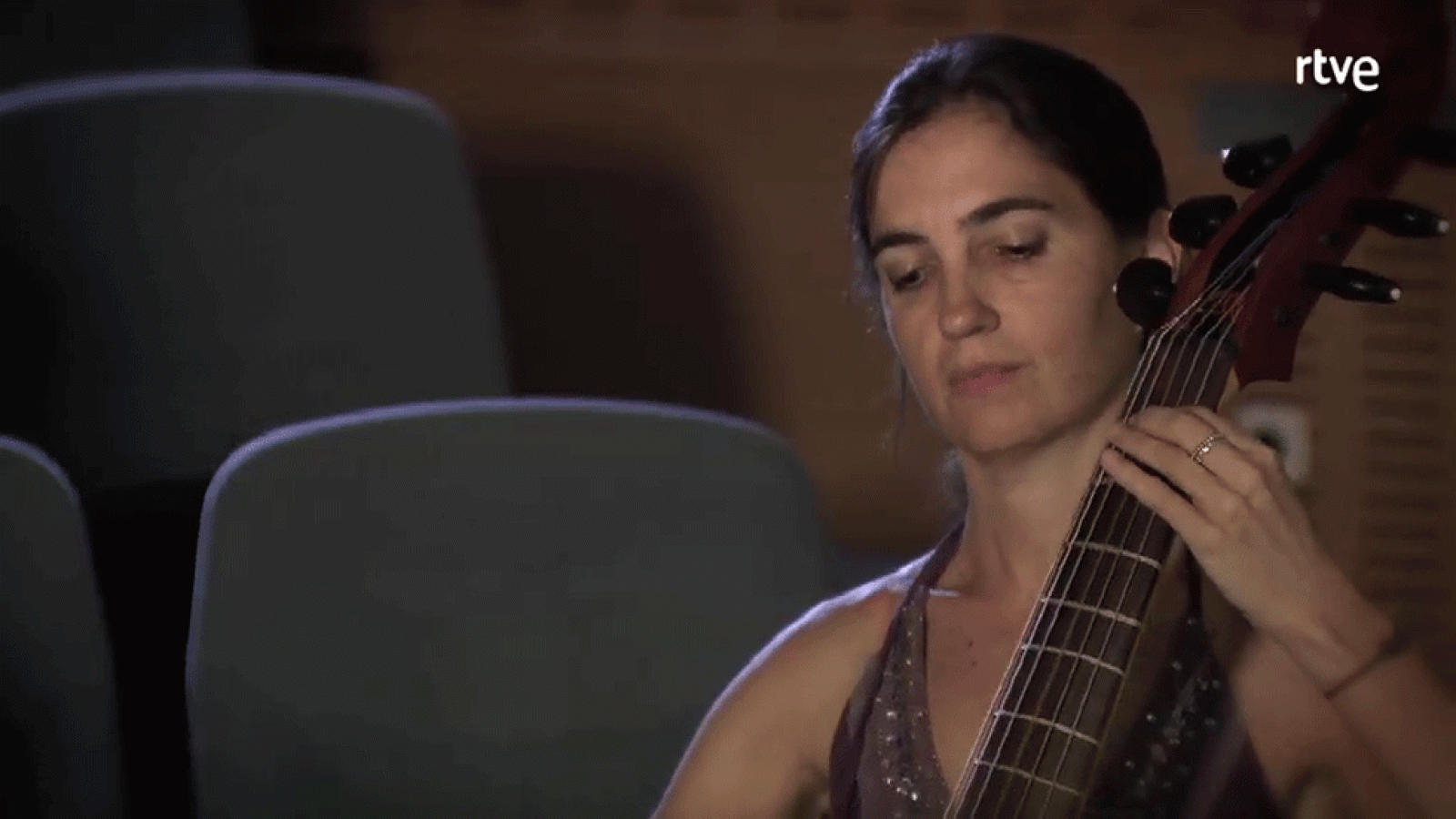 Carlos, Rey Emperador - La canción de Francisco I, "Douce mémoire" - Carlos, Rey Emperador | Ver