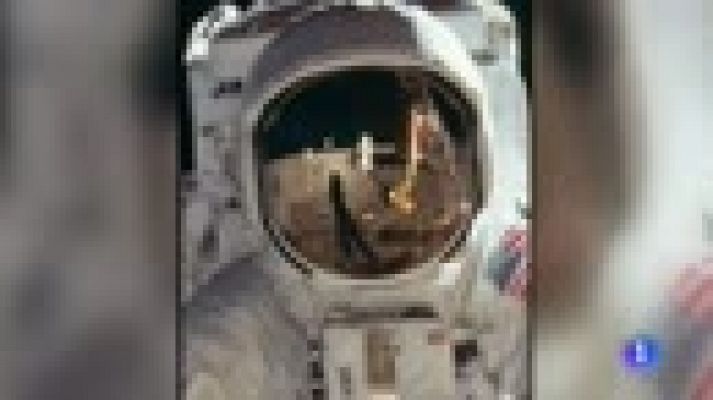 Telediario 1 - La NASA muestra 8.000 fotografías inéditas