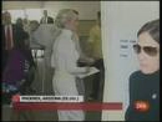  - McCain vota en Arizona