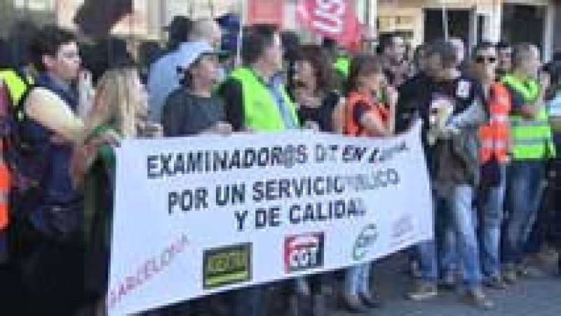 Los examinadores de tráfico inician su cuarta semana de huelga parcial