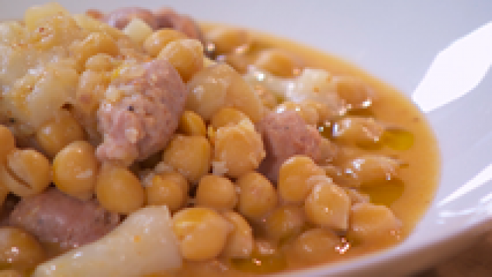 Garbanzos con tripa de bacalao