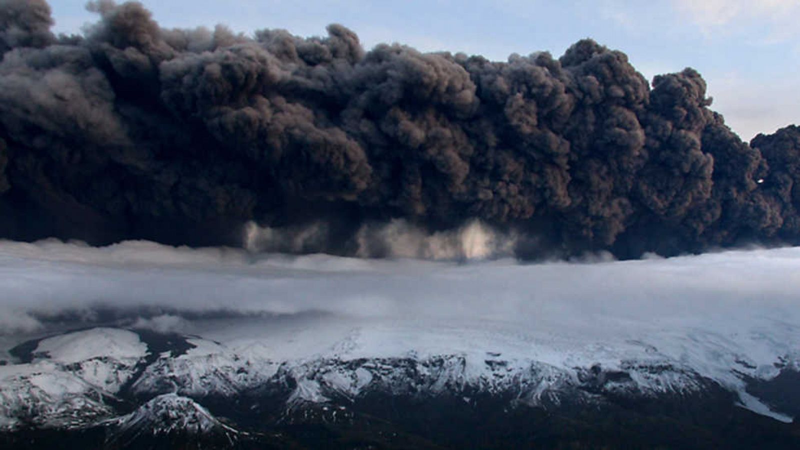 Documenta2 - Hacia el interior del volcán islandés