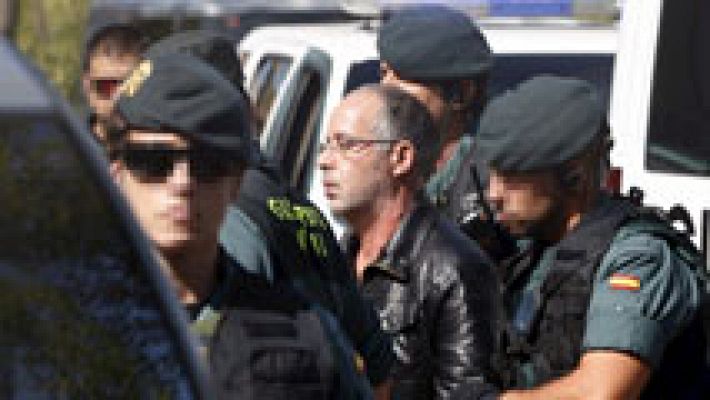 Telediario 1 - Llega a España el presunto asesino de Eva Blanco tras ser entregado por las autoridades francesas