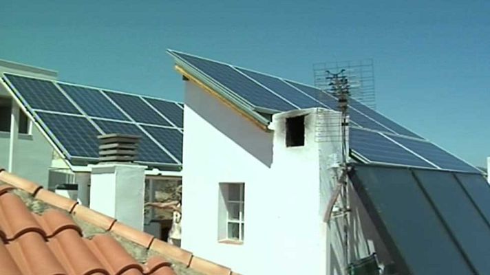 Telediario 1 - El Gobierno aprueba el real decreto que regula el autoconsumo eléctrico