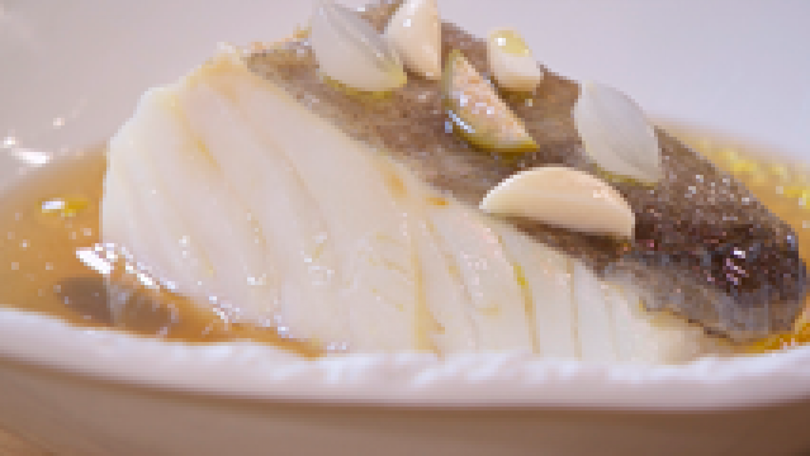 Bacalao al vapor con consomé