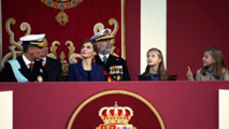 El rey Felipe VI preside el último desfile de la Fiesta Nacional de la legislatura