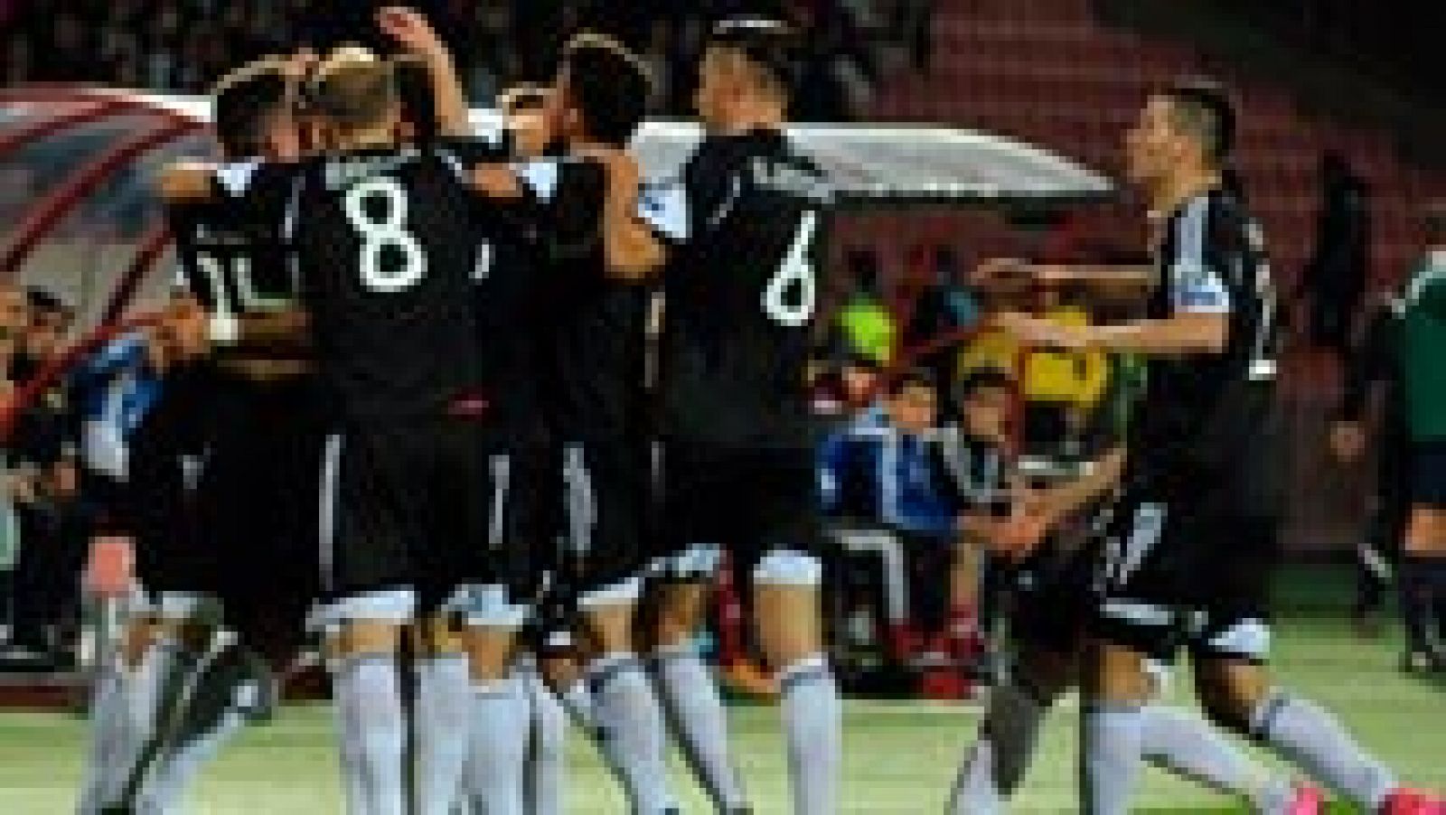 Albania celebra el pase a la primera Eurocopa de su historia. Alemania, Rumanía y Polonía también sacaron su billete para la Euro' 2016.