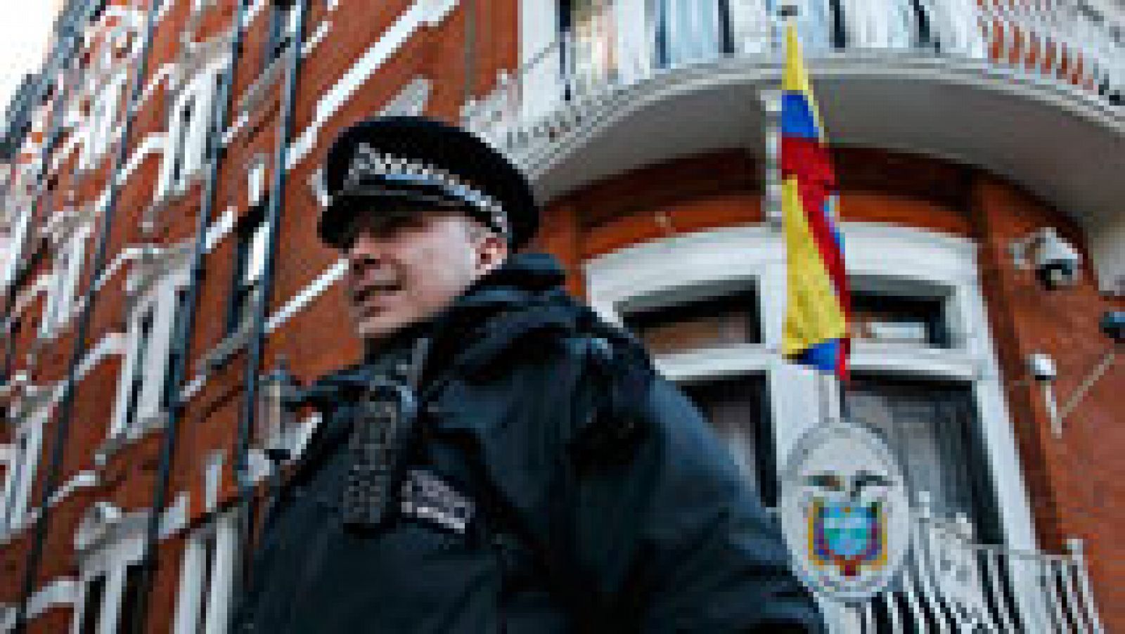 Sin programa: La policía británica deja de vigilar a Julian Assange de forma permanente | RTVE Play