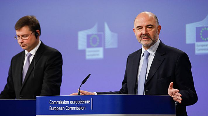  - Bruselas confirma el riesgo de que España incumpla con el déficit y pide más ajustes para 2016