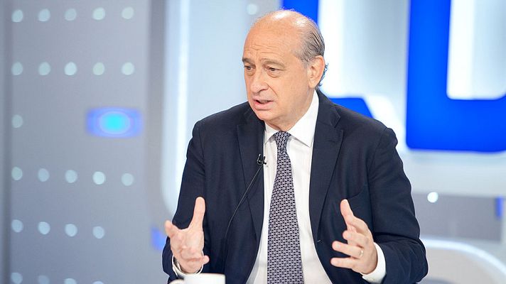 Los desayunos - Fernández Díaz cree un "despropósito" que los alcaldes de Barcelona y Cádiz descalifiquen el 12 de octubre