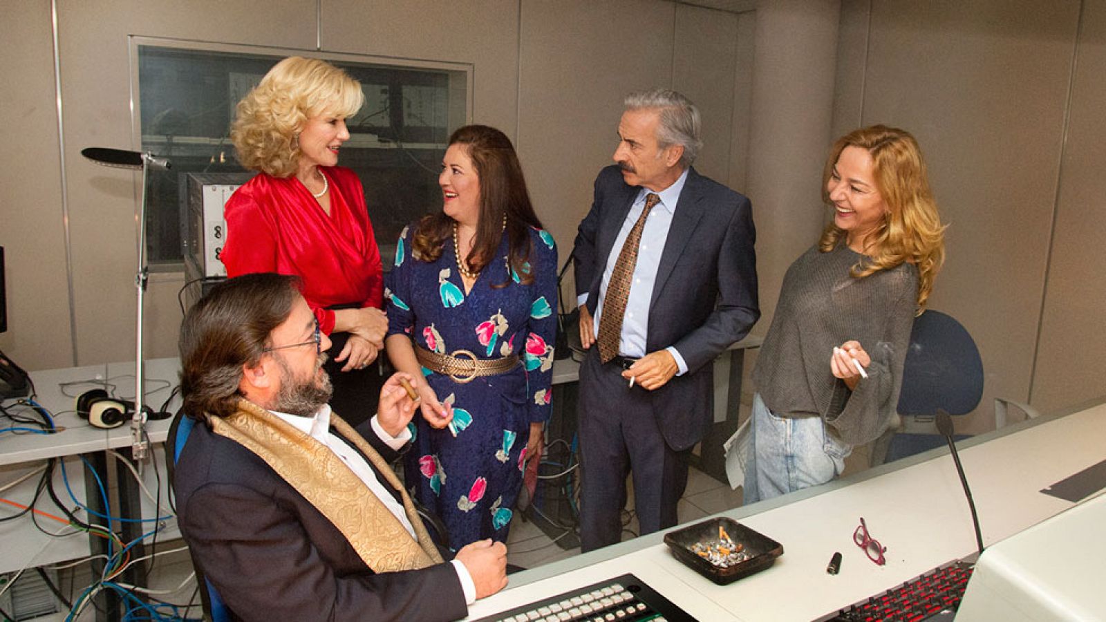 El matrimonio Alcántara, Antonio y Mercedes, se convertirán en la nueva temporada de `Cuéntame cómo pasó¿ en concursantes de uno de los programas más míticos de TVE: `Un, dos, tres¿ responda otra vez¿.