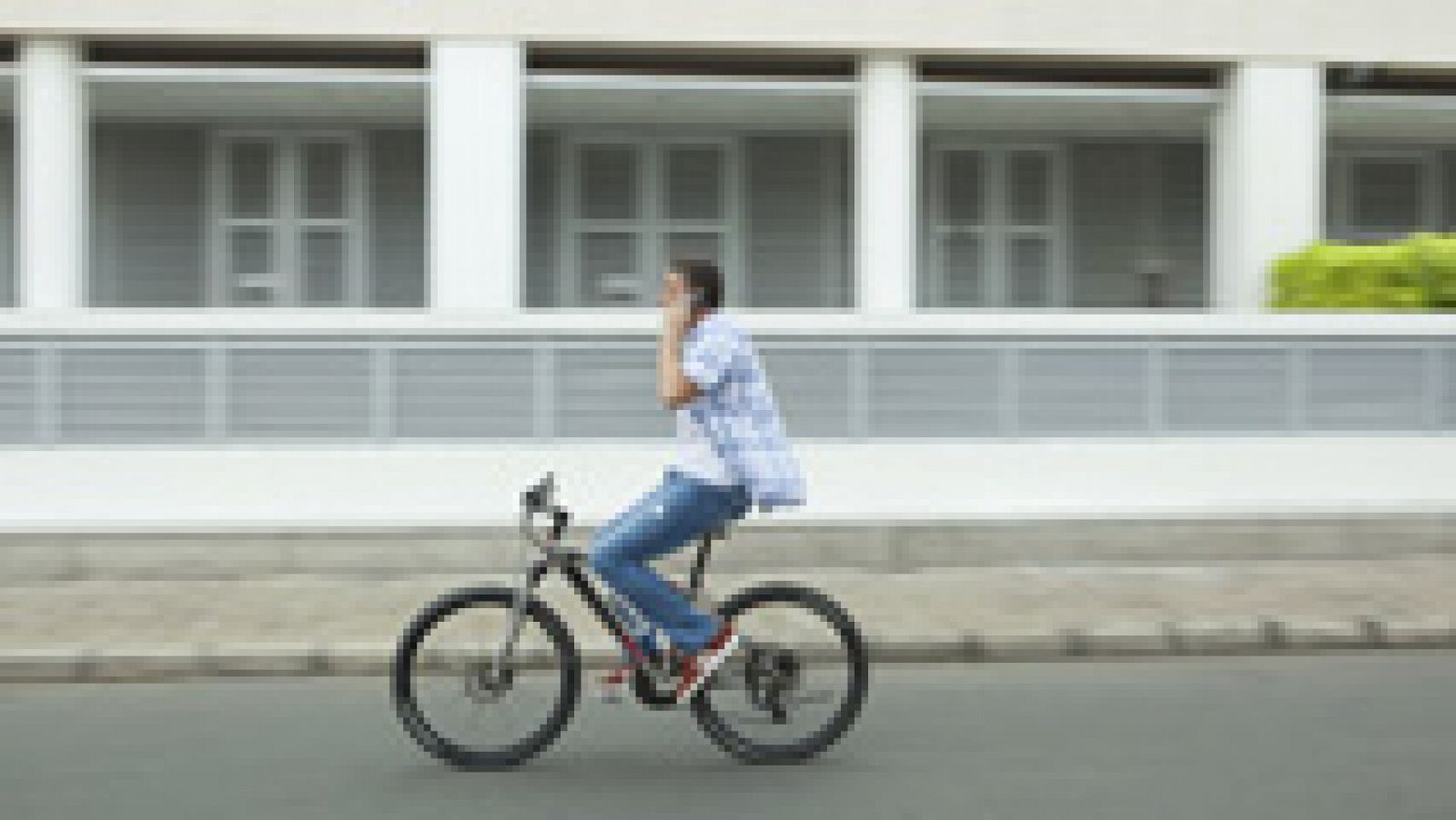 Telediario 1: El Ayuntamiento de San Sebastián quiere acabar con los malos hábitos a la hora de circular en bicicleta | RTVE Play