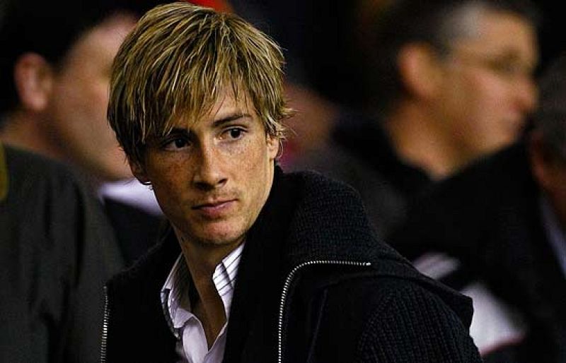 Los aficionados rojiblancos están más disgustados por la celebración de Torres tras el gol del Liverpool que por el injusto penalti del minuto 94.