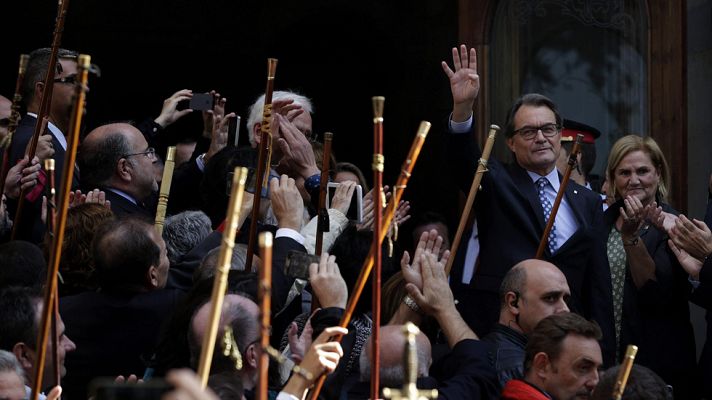 Telediario 1 - Artur Mas se reconoce "promotor" del 9N, que "ejecutaron" voluntarios