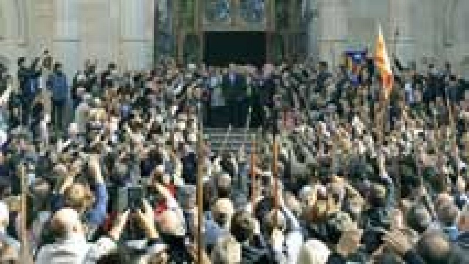 Escenificación de apoyo político y popular a Artur Mas