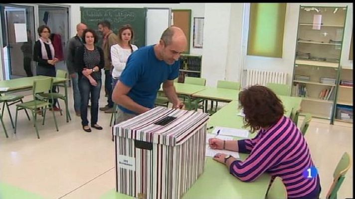Informatiu Balear - Devers 3.300 docents de les Balears han dit no a l'acord d'Educació per desconvocar la vaga.