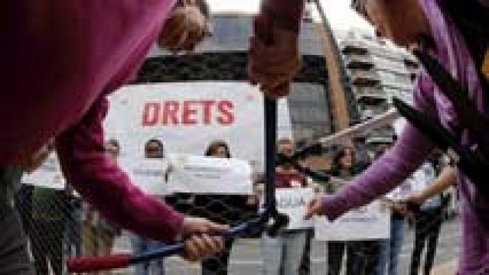 Telediario 1 - Miles de personas se manifiestan por toda España contra la pobreza y el TTIP