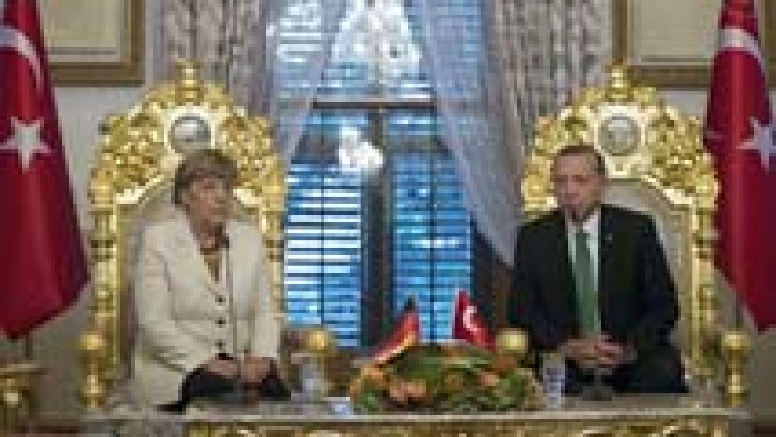 Telediario 1: Alemania se compromete a acelerar la adhesión de Turquía a la UE para reducir la llegada de refugiados  | RTVE Play