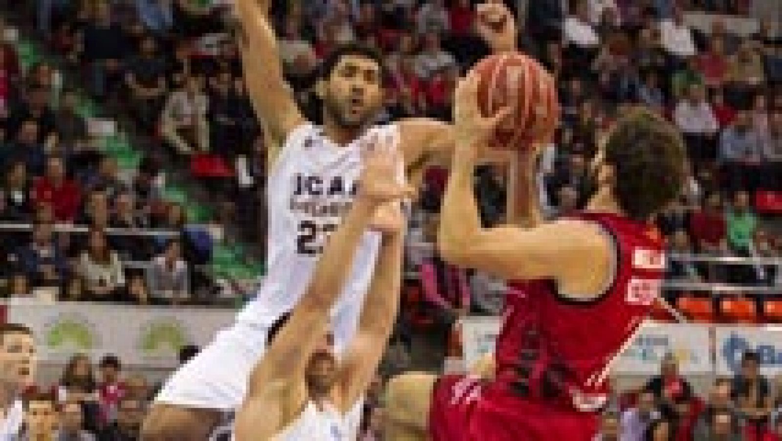 En el partido que abri&oacute; la segunda jornada de la Liga Endesa en el Pabell&oacute;n Pr&iacute;ncipe Felipe, CAI Zaragoza y UCAM Murcia disputaron un encuentro muy igualado en el que los locales manejaron la ventaja que consiguieron en el segundo cuarto y sentenciaron en el &uacute;ltimo, con un parcial de 23-9 para llevarse la primera victoria de la liga (84-64).