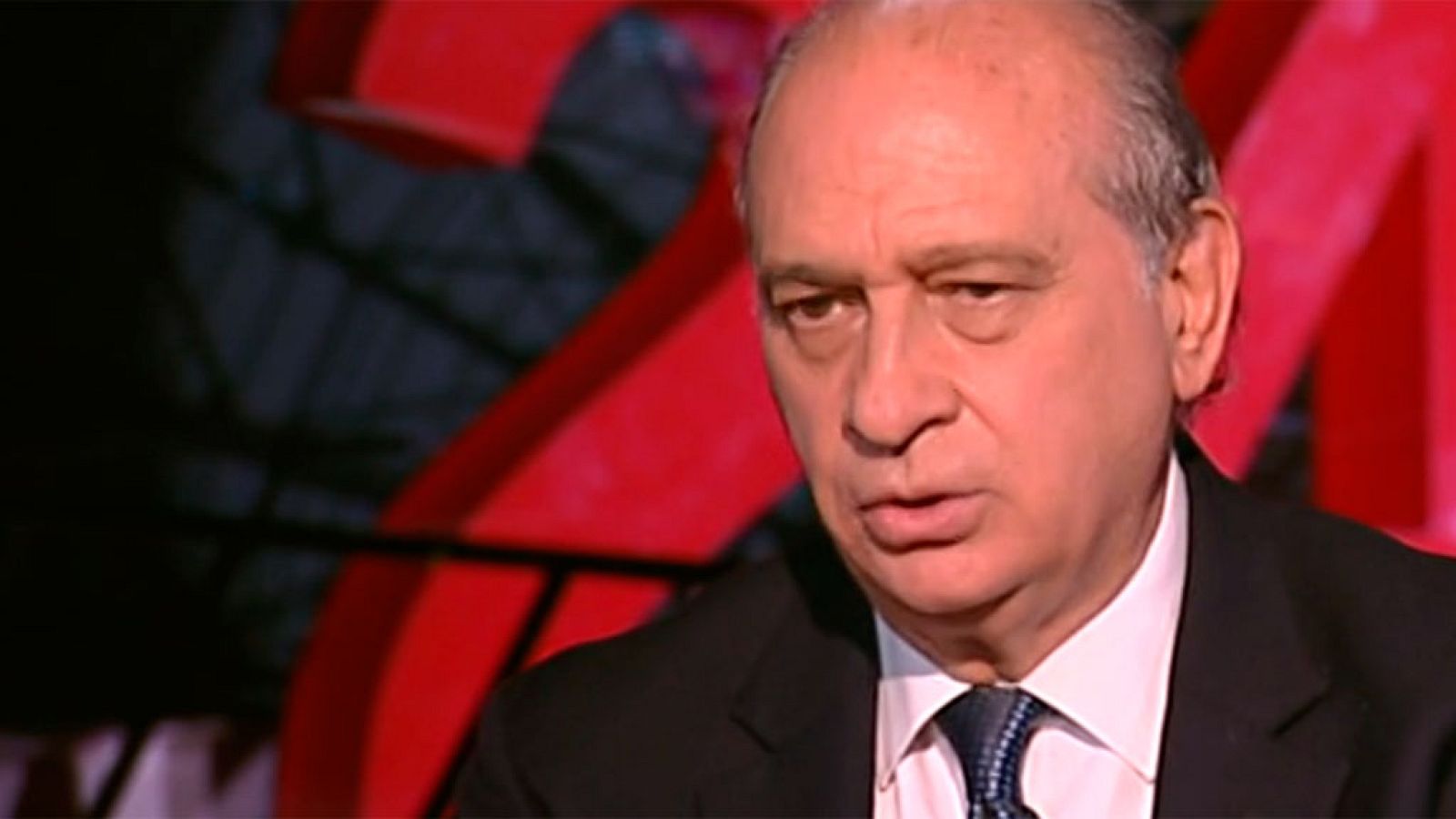 Jorge Fernández Díaz: "El Gobierno en ningún momento se ha planteado la suspensión de autonomía de Cataluña" - La noche en 24h | Ver