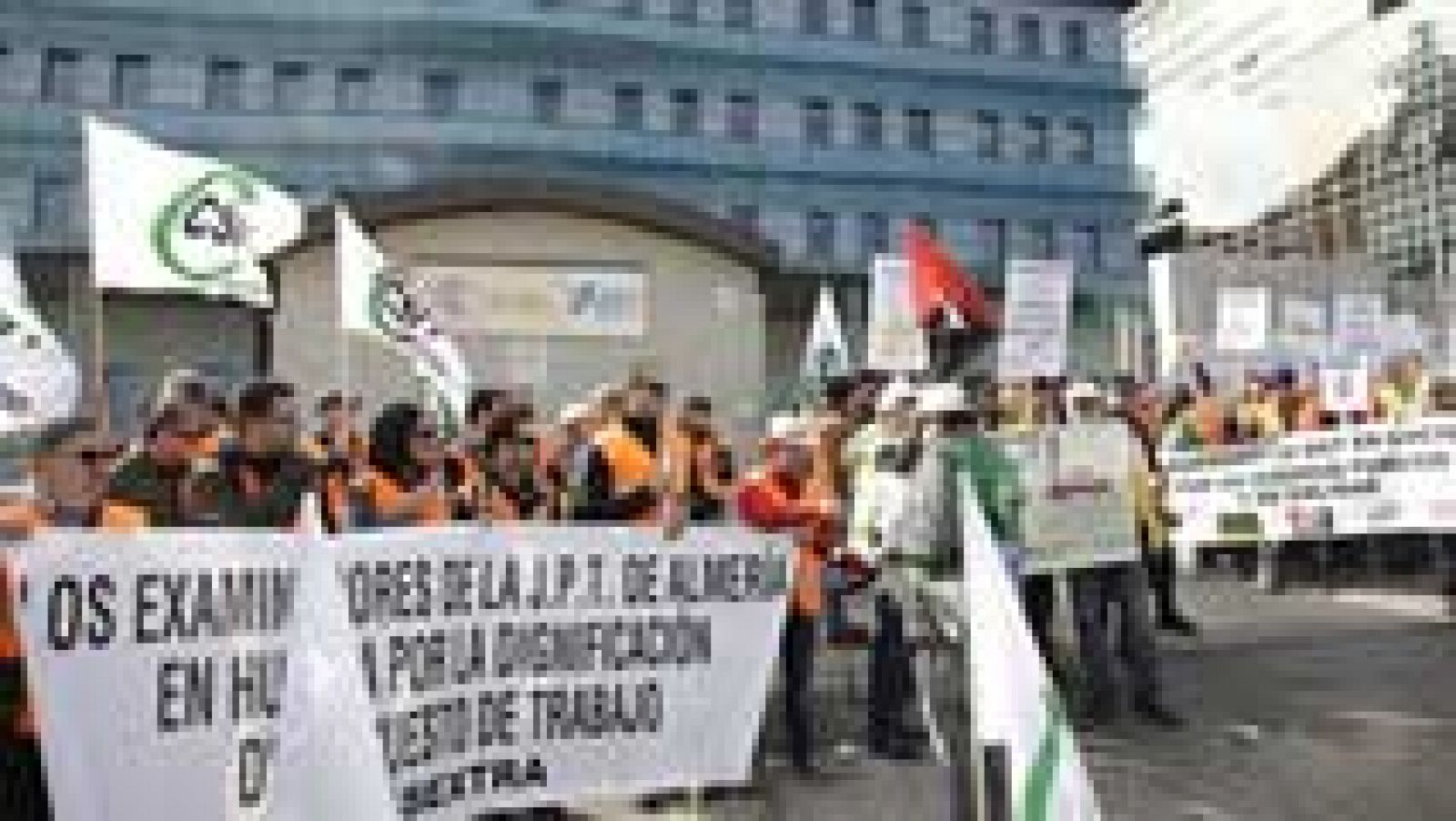 Telediario 1: Los examinadores de la DGT en huelga para exigir más seguridad y menos carga de trabajo | RTVE Play