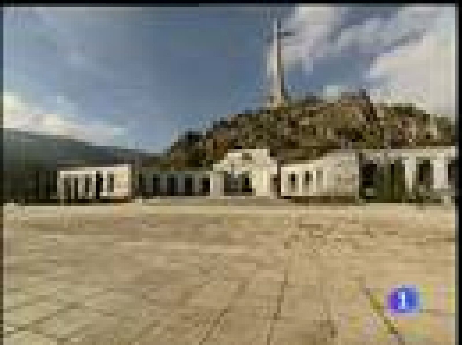 La Audiencia Nacional ha autorizado a los familiares de Federico García Lorca presenciar la apertura de la fosa común de la provincia Granada en la que presuntamente se encuentran los restos del poeta.