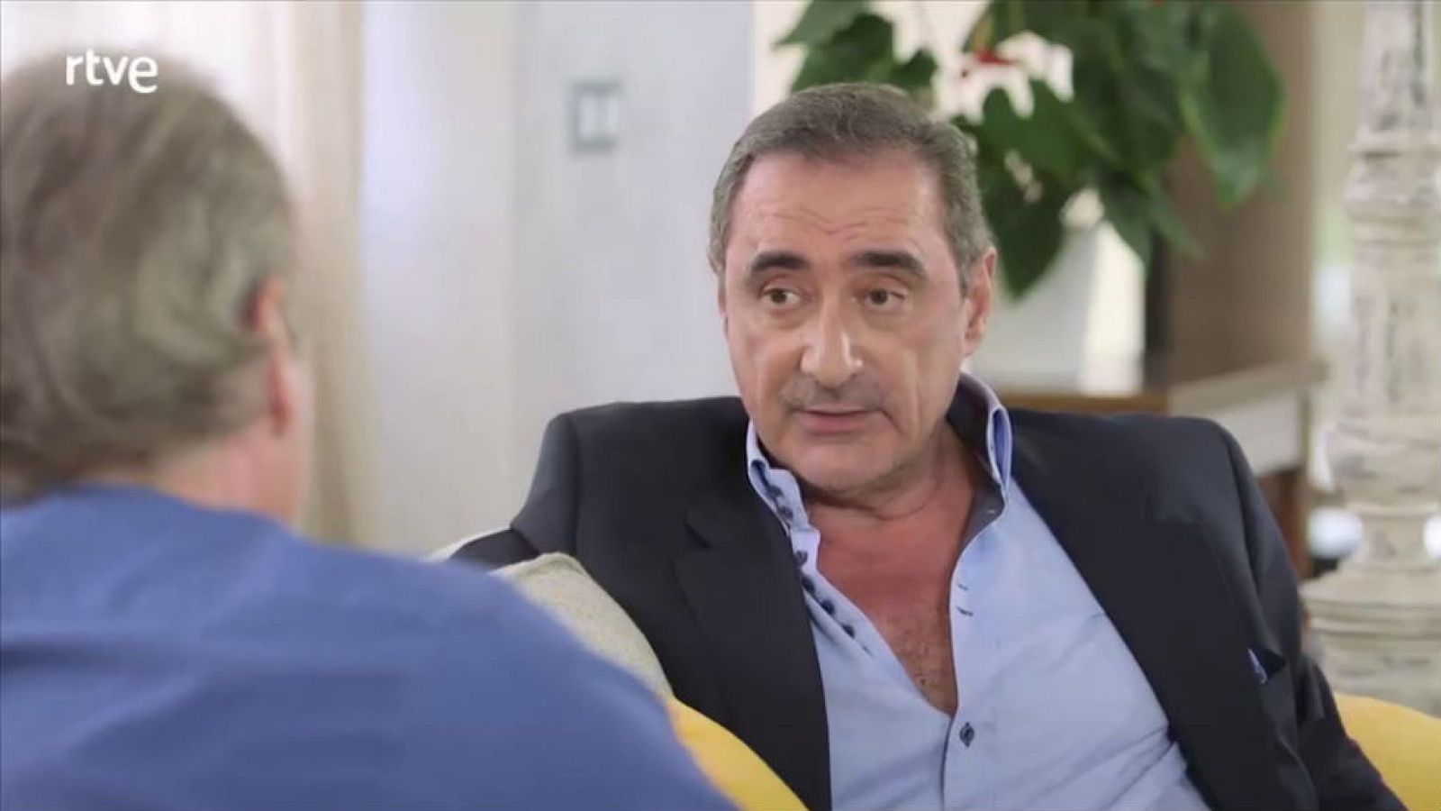 Carlos Herrera cuenta cómo se puso en contacto con el rey Juan Carlos para proponerle participar en su primer programa en Cope y confiesa que su intervención no fue en directo, por miedo a que algo fallase...