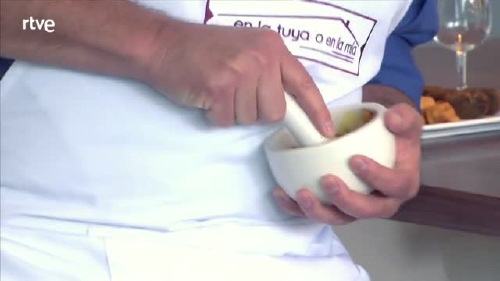 Bertín aprovecha la ocasión para preguntar a Herrera sobre la inteligencia sexual, un término muy conocido por su exmujer, la presentadora Mariló Montero, sin embargo, el periodista no sabe qué es.