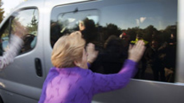 Telediario 1 - Los investigadores registran el piso de Sergio Morate en Cuenca en presencia del detenido