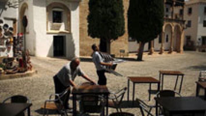 Informativo 24h - La patronal destaca la creación de empleo, mientras sindicatos y oposición advierten sobre la precariedad laboral