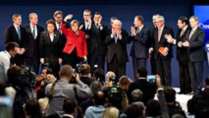 Telediario 1 - La crisis de los refugiados se ha convertido en uno de los principales asuntos del Congreso del PPE