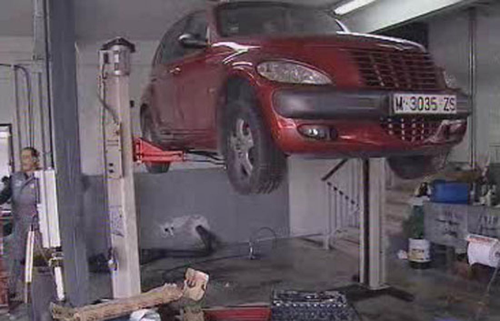 En tiempos de crisis florecen los talleres de arreglos | Ver