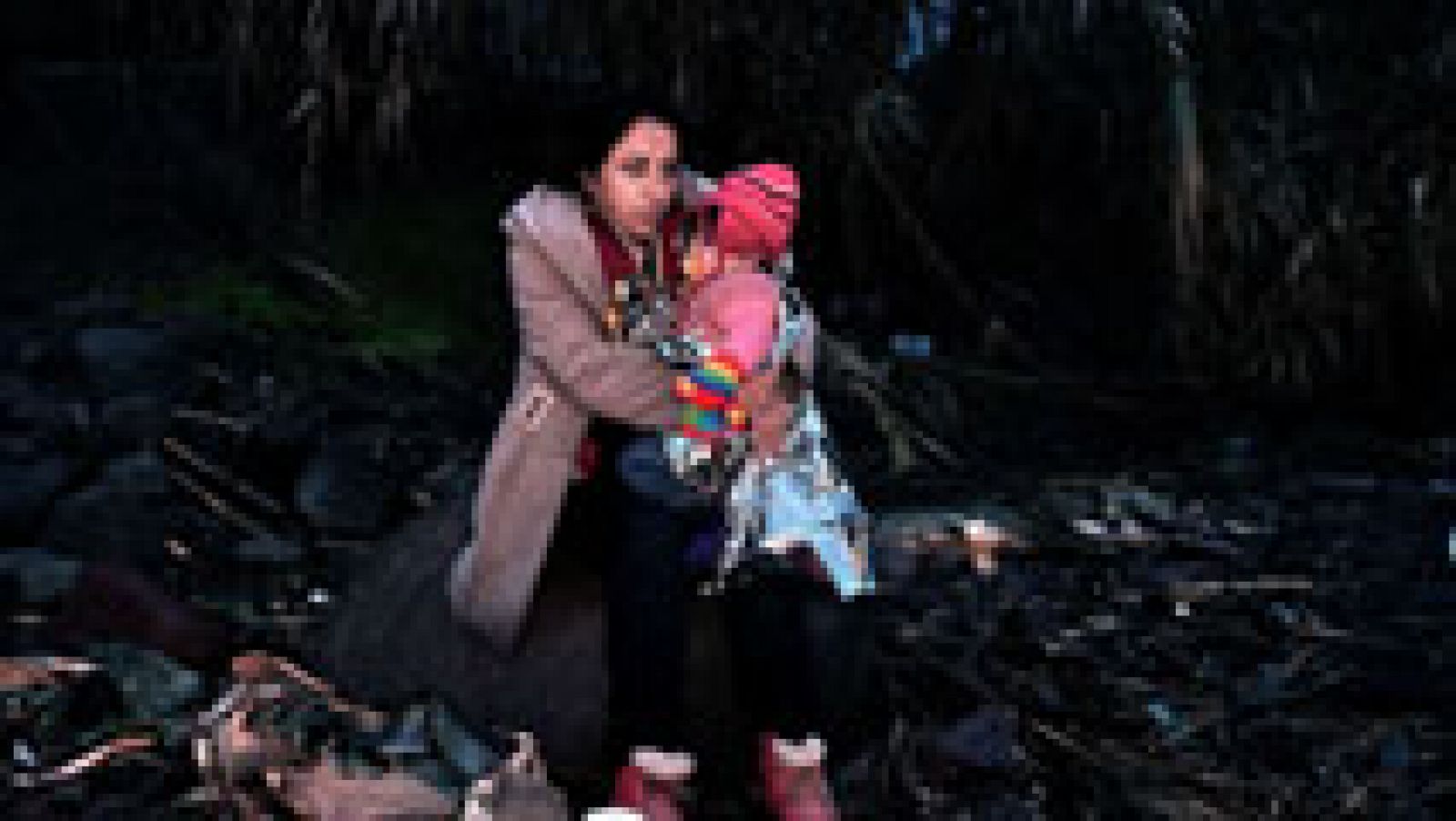 Telediario 1: ACNUR denuncia abusos sexuales a mujeres y niños refugiados que atraviesan la UE  | RTVE Play