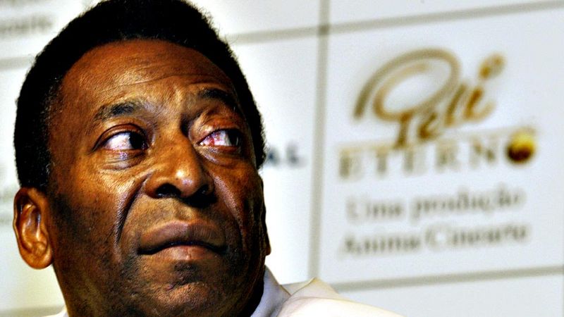 "Los hombres no lloran", le dijeron al niño Edson Arantes do Nascimento. Pero cuando tenía 9 años vio a su padre llorar porque Brasil había perdido la final del Mundial. "No te preocupes, papá", le dijo, "yo la ganaré para ti". Y ese día nació Pelé.