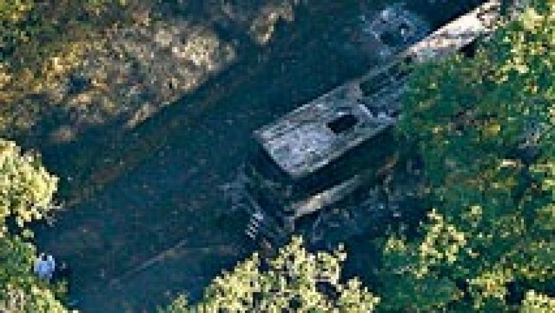 Un choque entre un autobús y un camión en Francia causa 43 muertos, el peor accidente desde 1982.