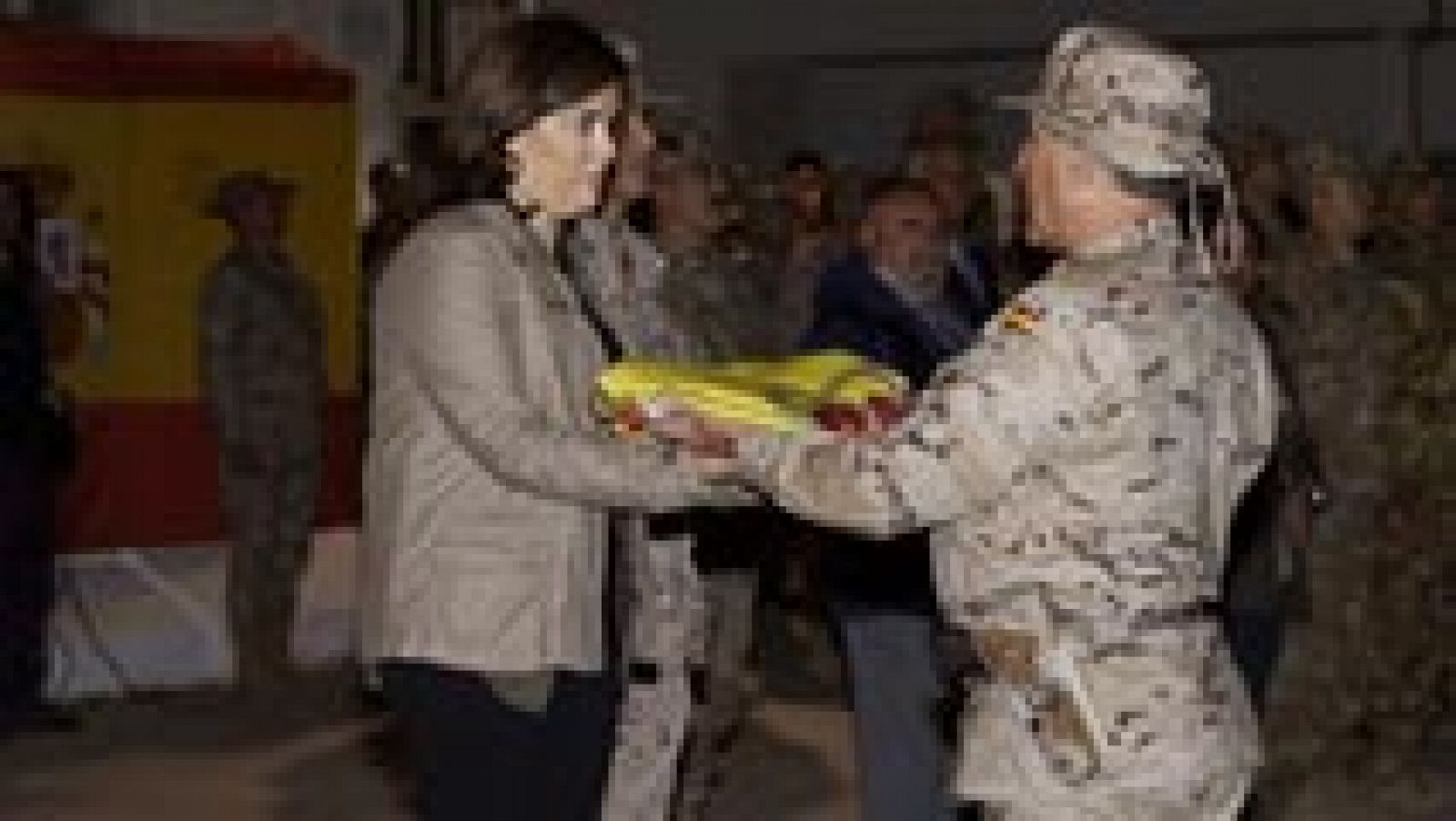 Telediario 1: La vicepresidenta del Gobierno llega a Afganistán tras una avería en el avión  | RTVE Play