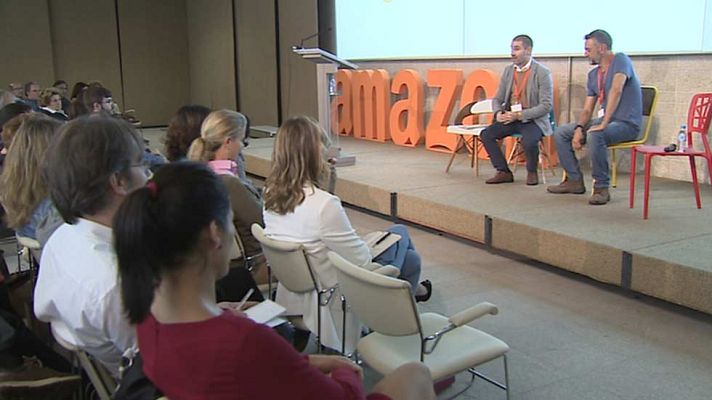 Telediario 1 - Amazon celebra en España un encuentro de escritores que editan sus propios libros en Internet