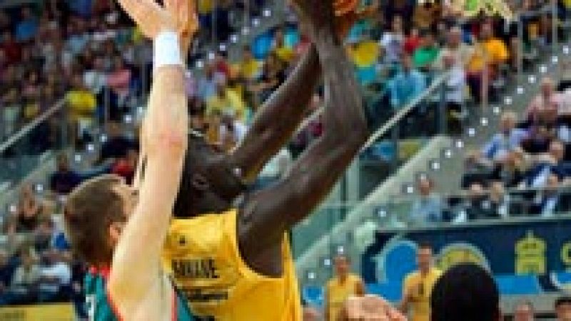 El Herbalife Gran Canaria mantuvo su condición de invicto pese al complicado partido que tuvo con el colista, el Baloncesto Sevilla, al que terminó ganando por 76-57.
