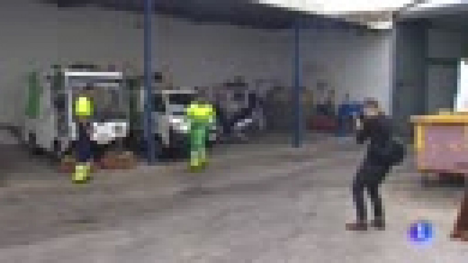 Manuel Verdejo "Cubi" y Pablo Moraga se levantan todos los días a las cinco de la mañana. El central "Cubi" recoge los contenedores de basura de la comarca de Miajadas y es del FC Barcelona desde pequeño. El día del sorteo de Copa había un futbolista