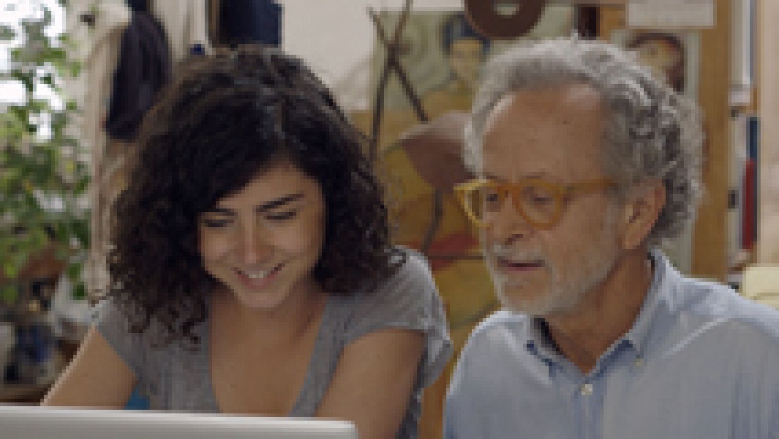 RTVE.es os ofrece, en primicia, el Making of de 'Isla bonita', la nueva película de Fernando Colomo